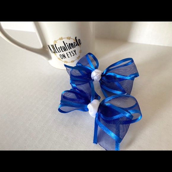 5/$25 Set of 2 Blue and White Bow Clips - Picture 4 of 6